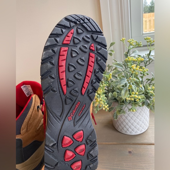 SOLD Columbia Women’s Newton Ridge Plus Hiking Shoes - Picture 8 of 8